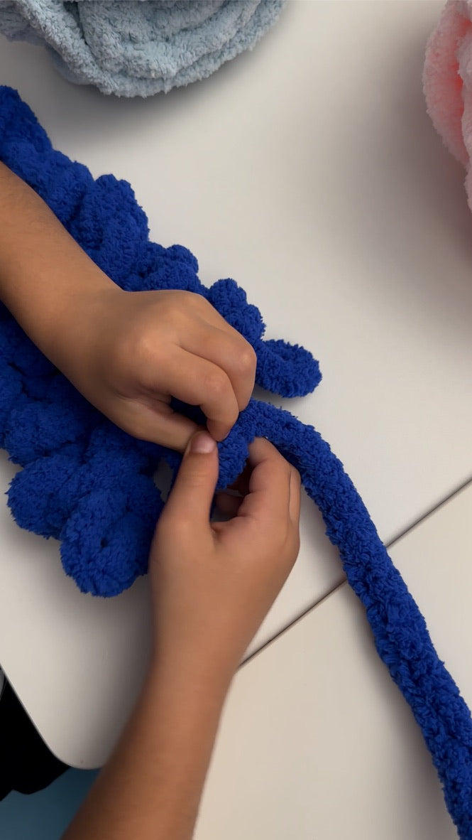 Finger Knit Chunky Chenille Scarf Kit